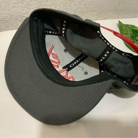 Oakley California High Embroidered Script Hat Snapback Gray Red Adjustable OSFA - Picture 6 of 8